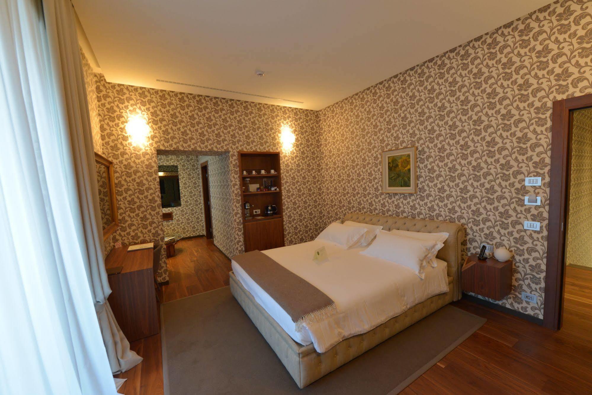 Villa Lario Resort Mandello Mandello del Lario Exteriör bild